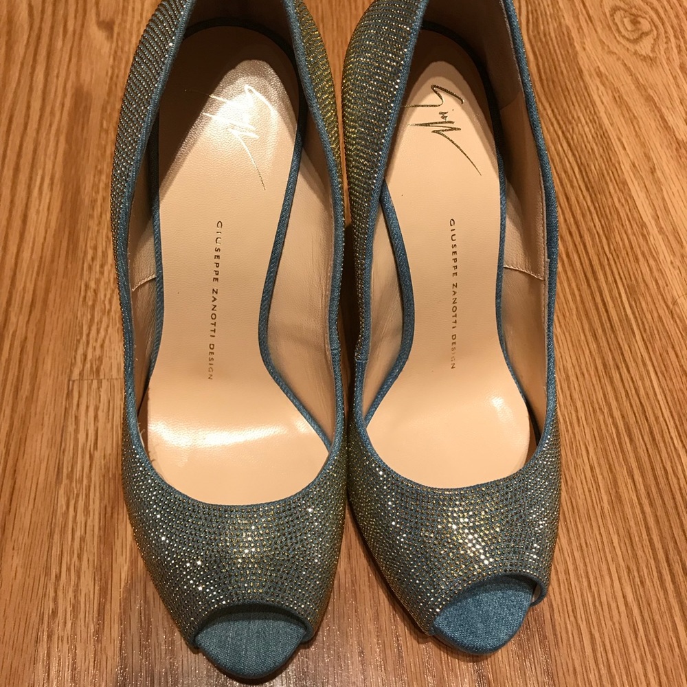 - Omg show stopper by Giuseppe Zanotti